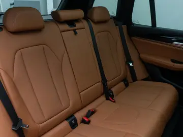 BMW X3 xD30e Kamera AHK HUD DAB Sport Panoram 19Zoll