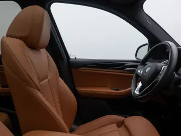 BMW X3 xD30e Kamera AHK HUD DAB Sport Panoram 19Zoll