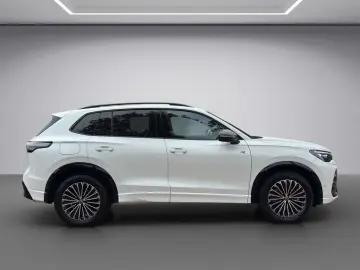 VW Tiguan 2.0 TDI R-Line 4Motion DSG HUD PANO 360