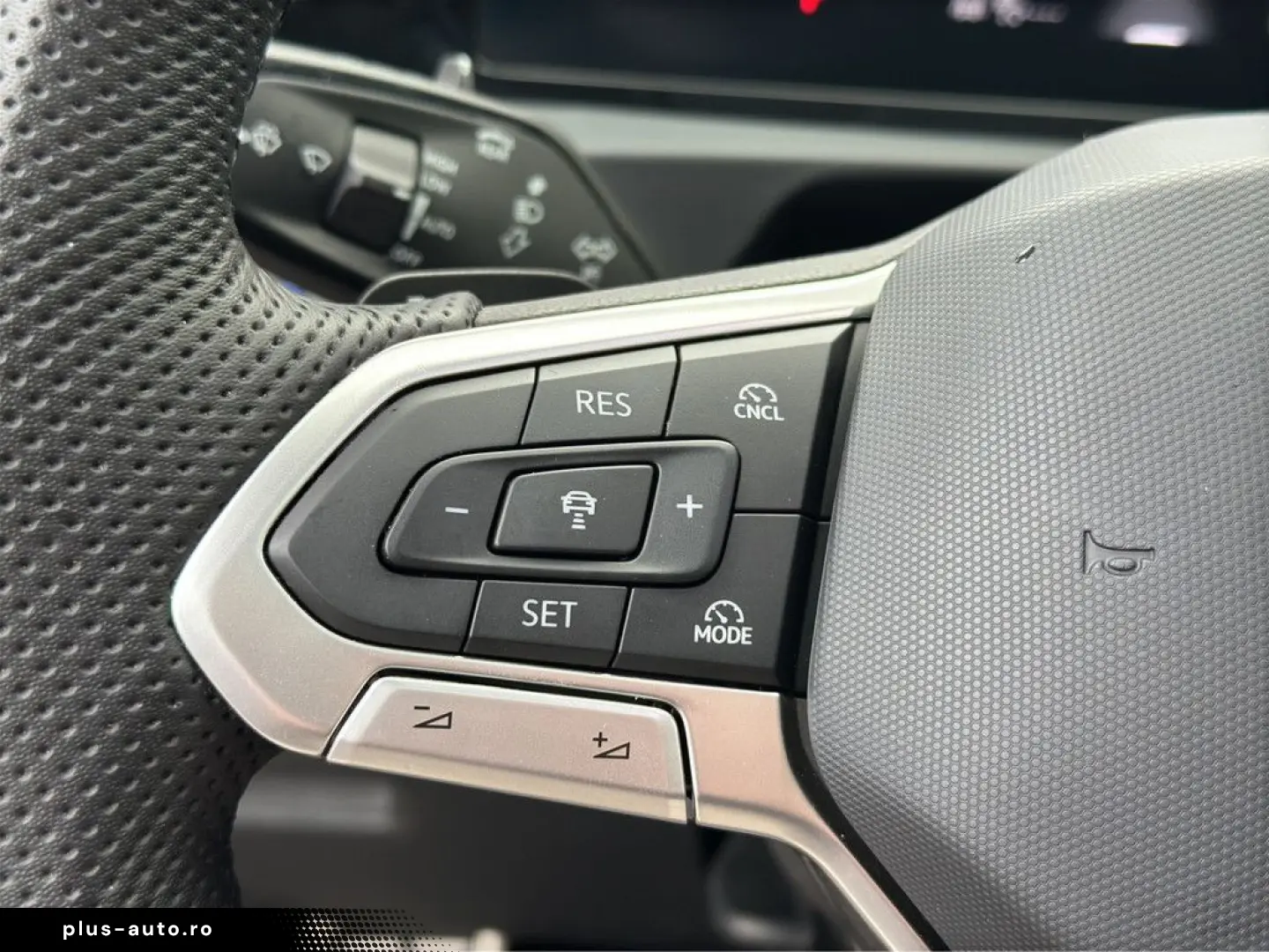 VW Tiguan 2.0 TDI R-Line 4Motion DSG HUD PANO 360