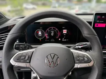 VW Tiguan 2.0 TDI DSG 4Motion R-Line AHK Pano IQ-Li