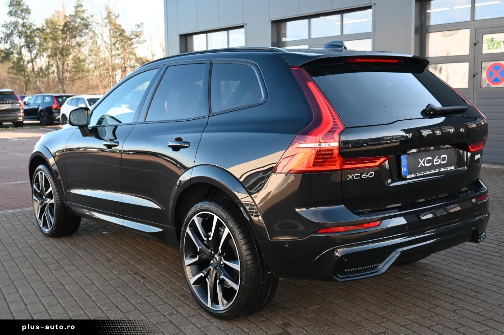 VOLVO XC60 B4 D AWD Ultimate Dark STDHZG 360  ACC AHK