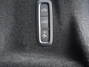 VOLVO XC60 B4 D AWD Ultimate Dark STDHZG 360  ACC AHK