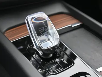 VOLVO XC60 B4 D AWD Ultimate Dark STDHZG 360  ACC AHK