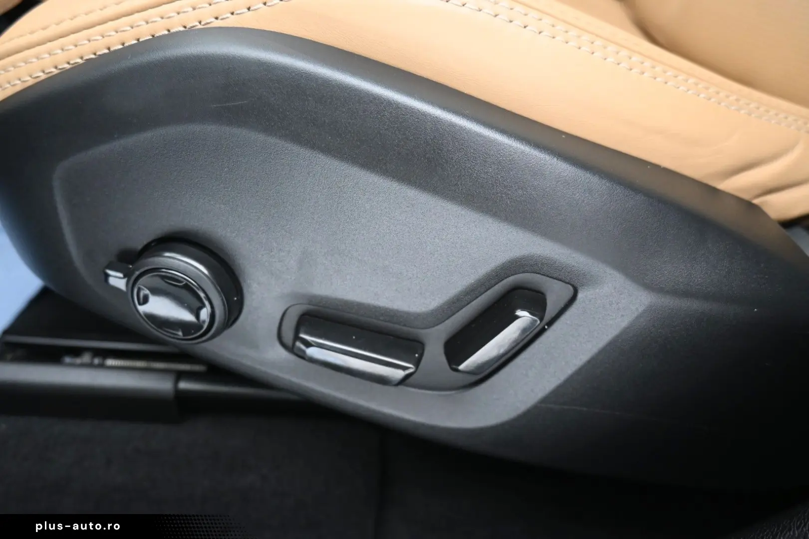 VOLVO XC60 B4 D AWD Ultimate Dark STDHZG 360  ACC AHK