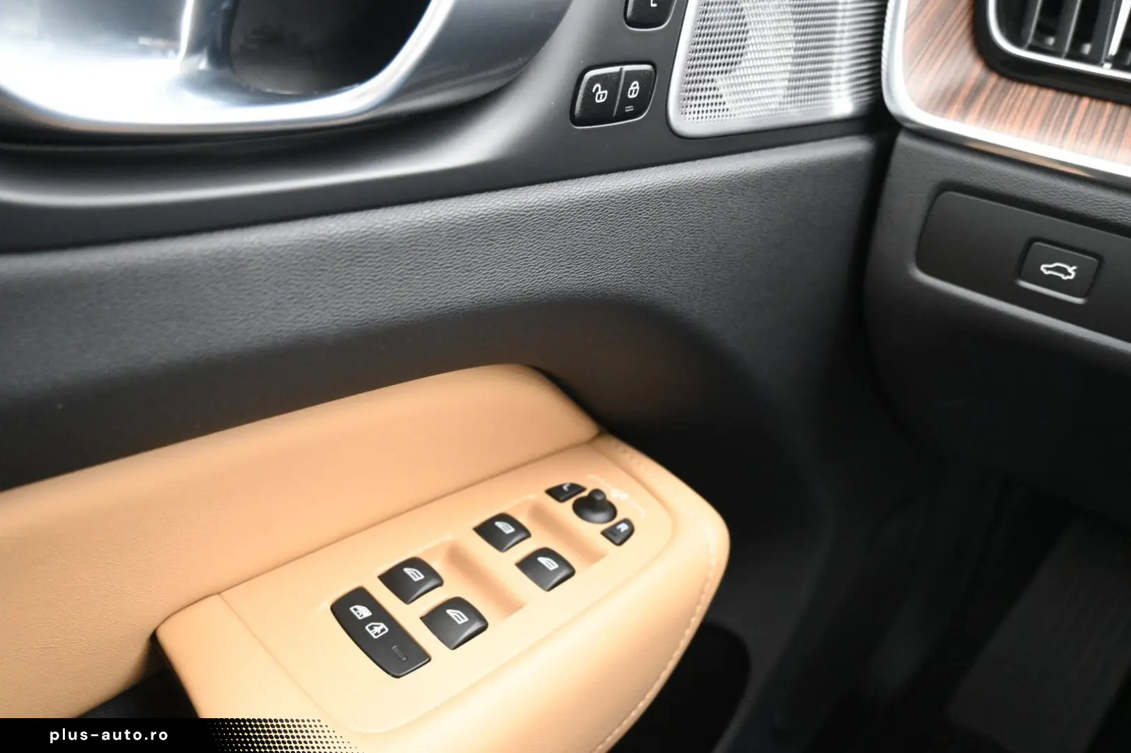 VOLVO XC60 B4 D AWD Ultimate Dark STDHZG 360  ACC AHK