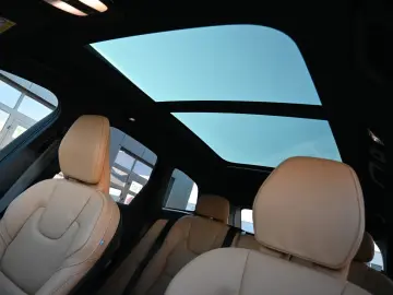 VOLVO XC60 B4 D AWD Ultimate Dark STDHZG 360  ACC AHK