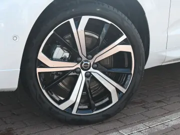 VOLVO XC60 B4 D AWD Ultimate Dark STDHZG 360  LUFT ACC