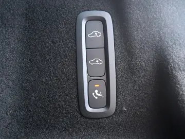 VOLVO XC60 B4 D AWD Ultimate Dark STDHZG 360  LUFT ACC