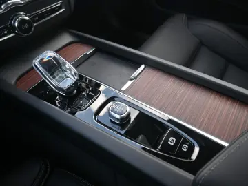 VOLVO XC60 B4 D AWD Ultimate Dark STDHZG 360  LUFT ACC