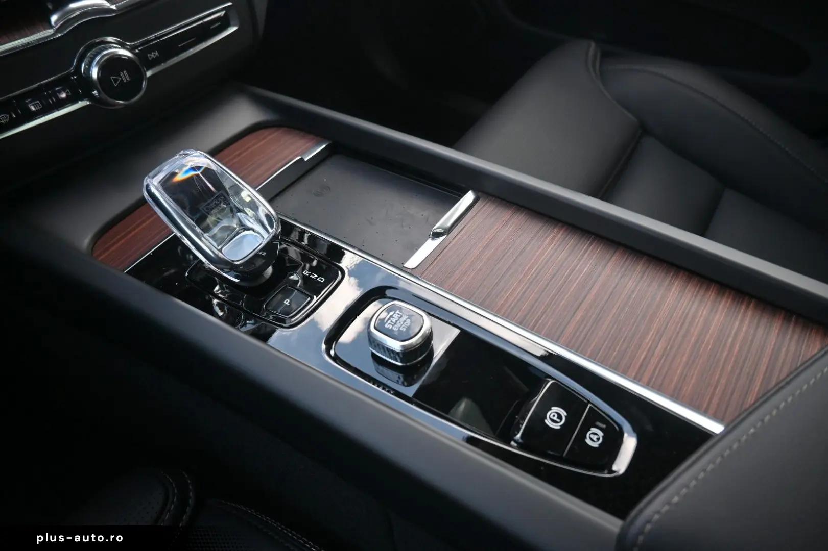 VOLVO XC60 B4 D AWD Ultimate Dark STDHZG 360  LUFT ACC