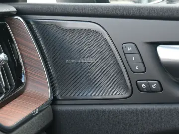 VOLVO XC60 B4 D AWD Ultimate Dark STDHZG 360  LUFT ACC