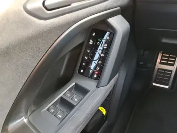 AUDI Q5 S line 2.0 TDI quattro S tronic S line PANO A