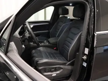 VW Touareg 3.0 TDI 286hp 4Motion R-Line Massage VAT