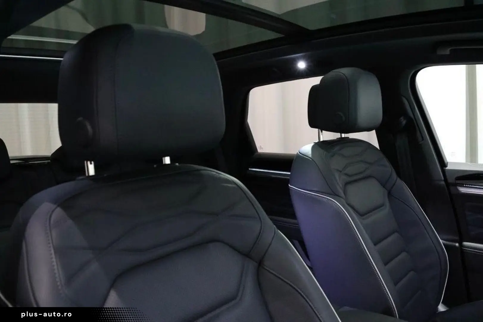 VW Touareg 3.0 TDI 286hp 4Motion R-Line Massage VAT