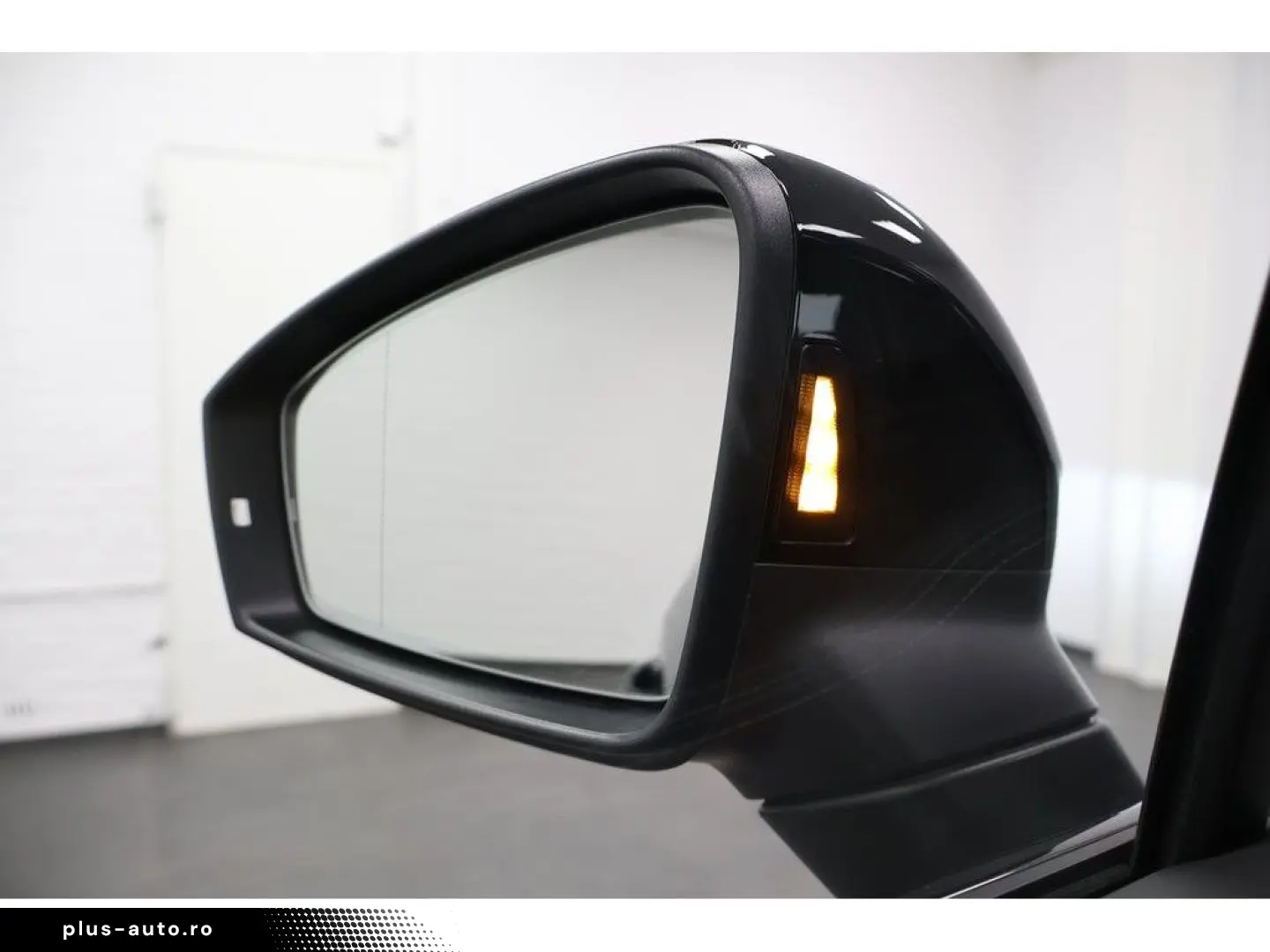 VW Touareg 3.0 TDI 4M R-Line  Black Style  Navi Mat