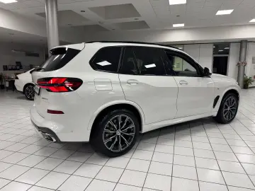 BMW X5 xDrive30d M-Sport PANO HUD H-K SOFT KEYL AHK