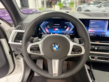 BMW X5 xDrive30d M-Sport PANO HUD H-K SOFT KEYL AHK