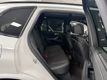 BMW X5 xDrive30d M-Sport PANO HUD H-K SOFT KEYL AHK