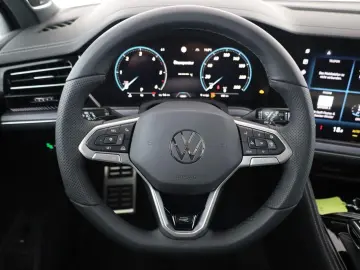 VW Touareg 3.0 TDI V6 R-LINE Black  22-Zoll  AHK  D