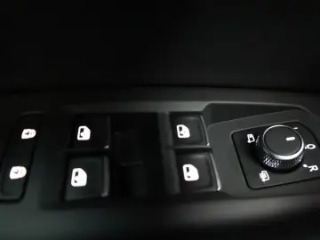 VW Touareg 3.0 TDI V6 R-LINE Black  22-Zoll  AHK  D