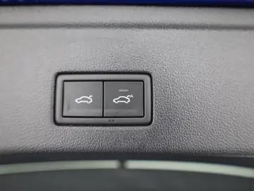 VW Touareg 3.0 TDI V6 R-LINE Black  22-Zoll  AHK  D