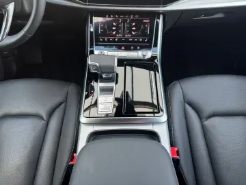 AUDI Q8 50TDI S-trc quattro Pano AHK Luft HUD CAM