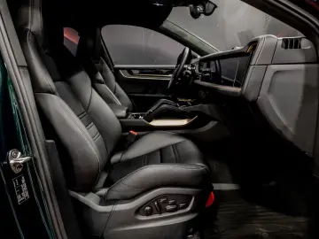 PORSCHE Cayenne Coupe Turbo E-Hybrid GT