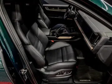 PORSCHE Cayenne Coupe Turbo E-Hybrid GT