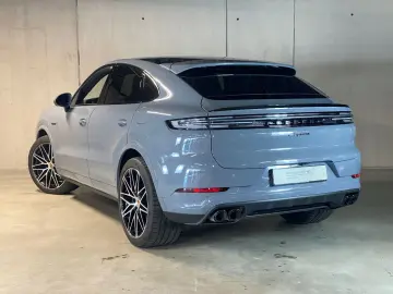 PORSCHE Cayenne E-Hybrid Coupe   InnoDrive   AHK   BOSE