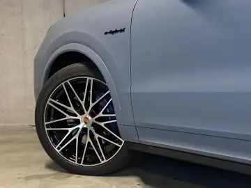 PORSCHE Cayenne E-Hybrid Coupe   InnoDrive   AHK   BOSE