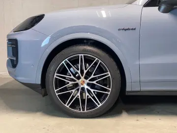 PORSCHE Cayenne E-Hybrid Coupe   InnoDrive   AHK   BOSE