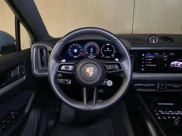 PORSCHE Cayenne E-Hybrid Coupe   InnoDrive   AHK   BOSE