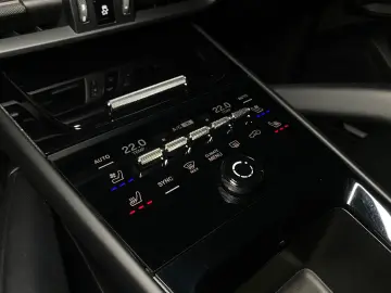 PORSCHE Cayenne E-Hybrid Coupe   InnoDrive   AHK   BOSE