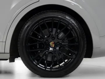 PORSCHE Cayenne Coupe Turbo E-Hybrid   InnoDrive   HDmat