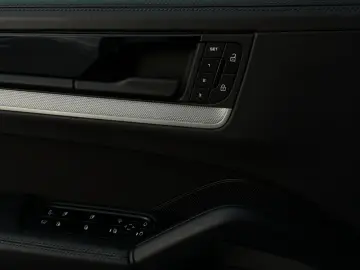 PORSCHE Cayenne E-Hybrid BOSE 360 Grad Kamera