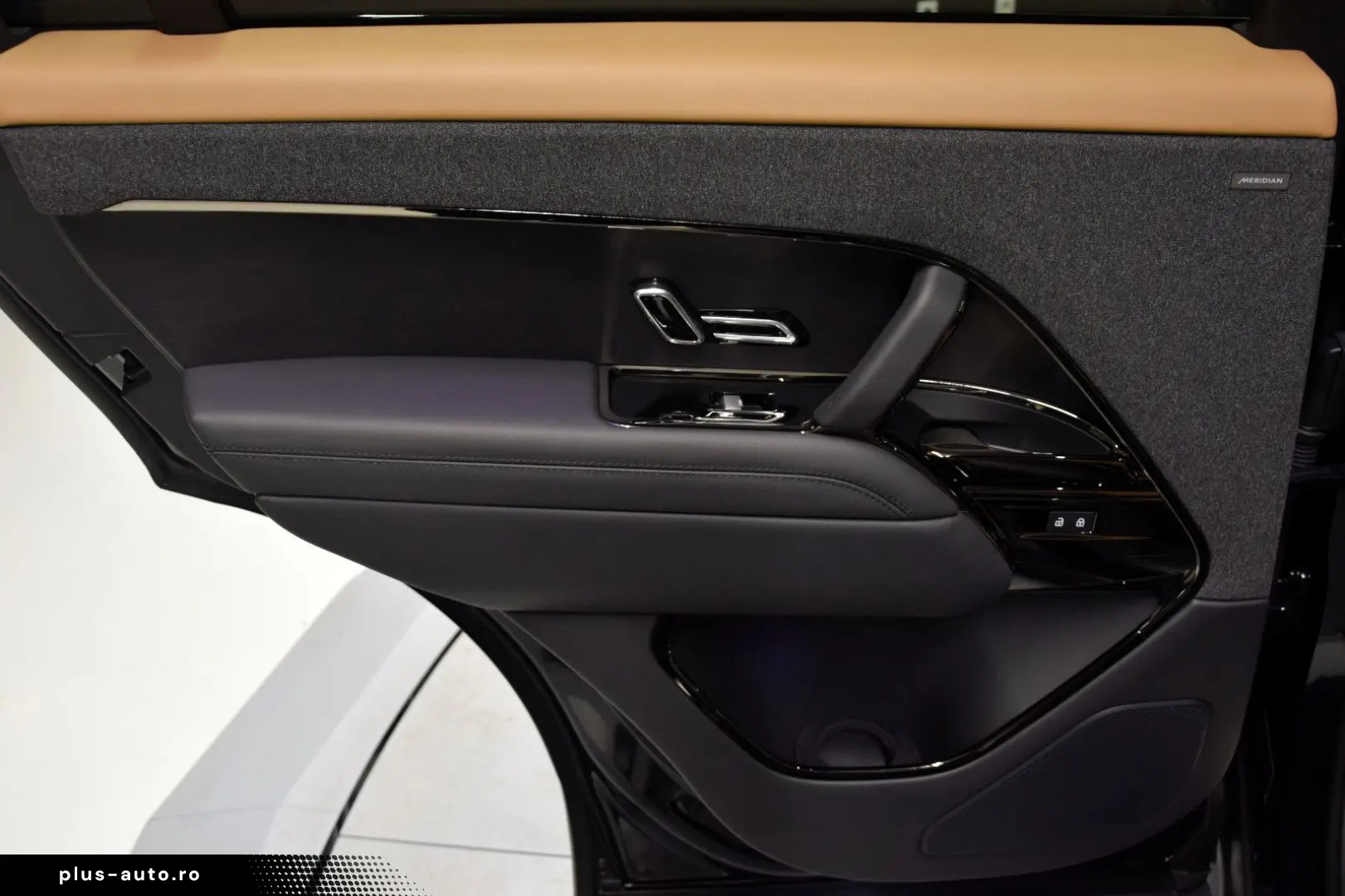 LAND ROVER Range Rover Sport D350 Autobiography SV Bespoke