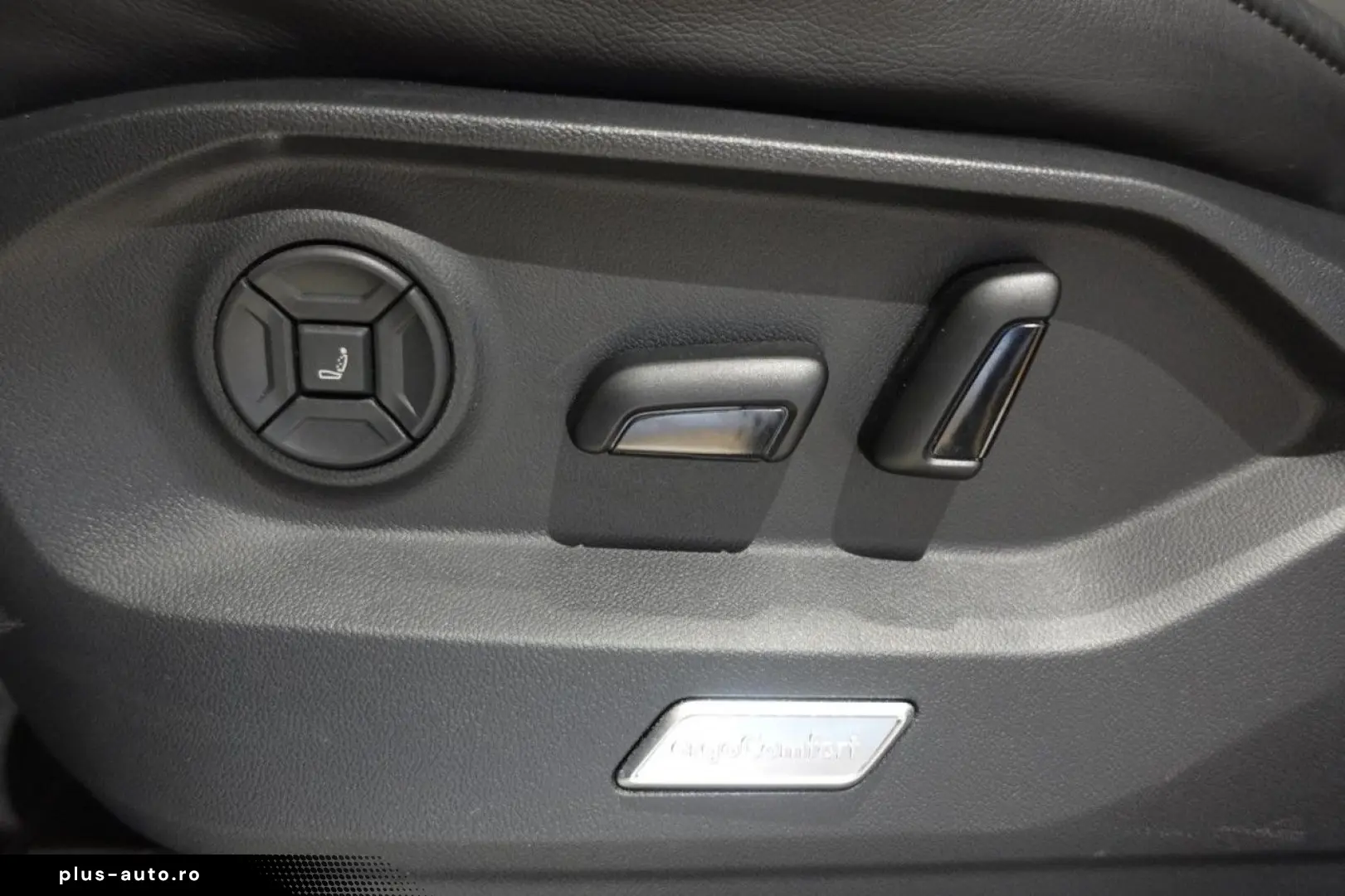 VW Touareg R-Line 3.0TDI 4M AHK PanoStandh RFK Navi