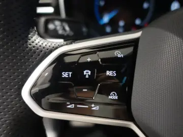 VW Touareg R-Line 3.0TDI 4M AHK PanoStandh RFK Navi