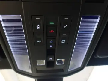 VW Touareg R-Line 3.0TDI 4M AHK PanoStandh RFK Navi