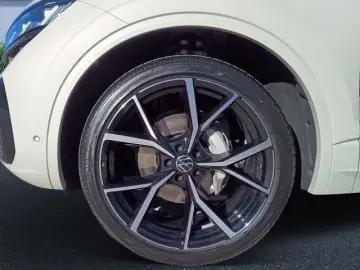 VW Touareg R-Line 3 0 l V6 TDI SCR 4MOTION 210 kW (