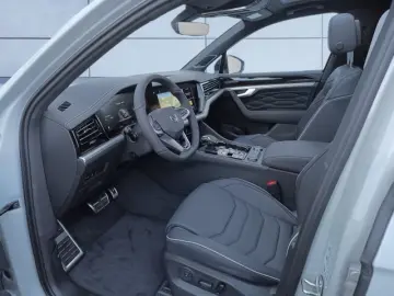 VW Touareg R-Line 3 0 l V6 TDI SCR 4MOTION 210 kW (