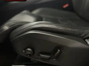 VOLVO XC90 B5 R-DESIGN AWD 7SITZ PANO B&W AHK POLESTAR