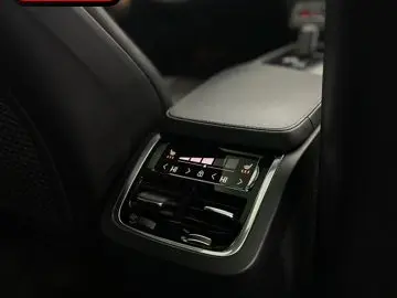 VOLVO XC90 B5 R-DESIGN AWD 7SITZ PANO B&W AHK POLESTAR