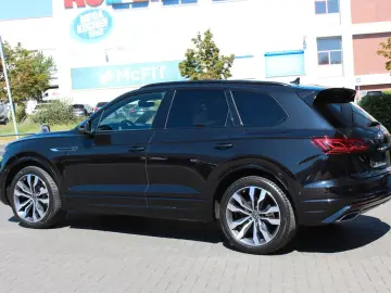 VW Touareg R-Line IQ LED Stdhzg AHK DynAud Luft 21