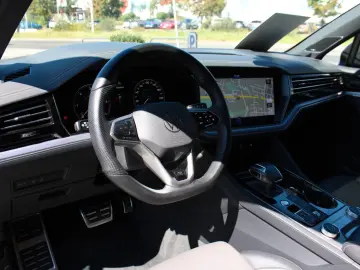 VW Touareg R-Line IQ LED Stdhzg AHK DynAud Luft 21