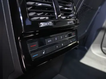 VW Touareg R-Line IQ LED Stdhzg AHK DynAud Luft 21