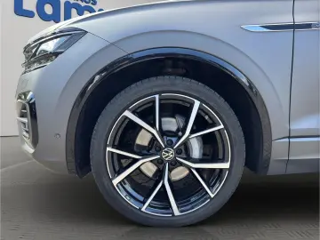 VW Touareg R-Line 3.0 TDI 4MOTION DSG AHK Pano Std-