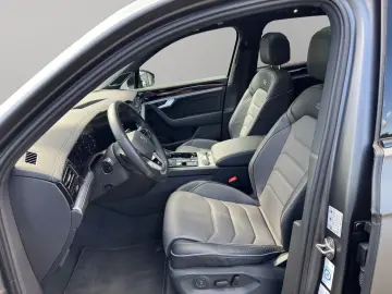 VW Touareg R-Line 3.0 TDI 4MOTION DSG AHK Pano Std-