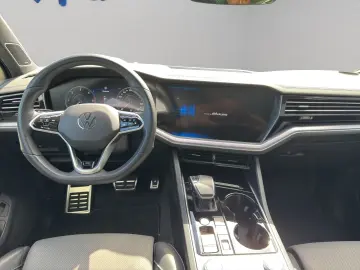 VW Touareg R-Line 3.0 TDI 4MOTION DSG AHK Pano Std-